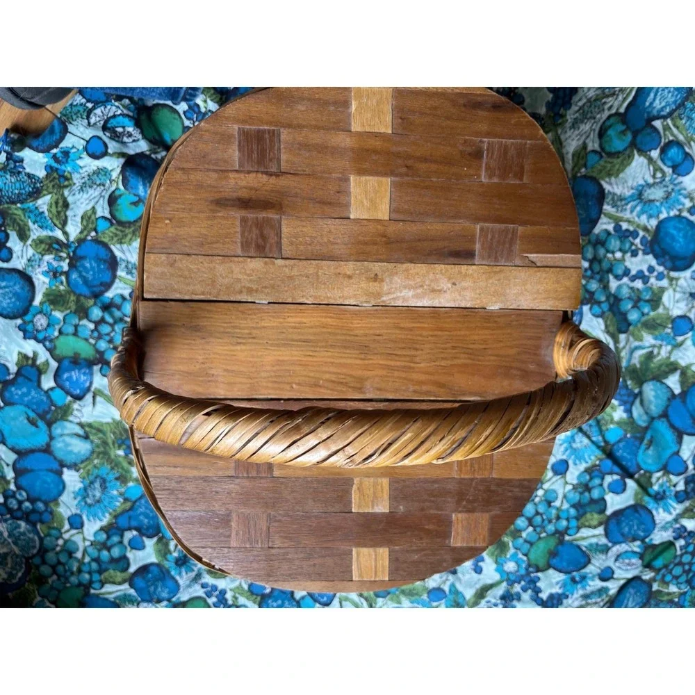 Vintage Wicker Picnic Basket Inlaid Wood Slat Split‎ Lid Oval Woven Reed Handle
